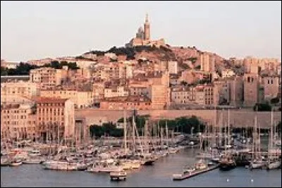 Combien y avait-il d'habitants en 2013 à Marseille ?