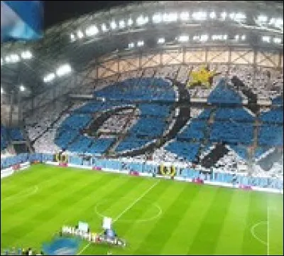Comment s'appelle le stade qui se trouve à Marseille ?