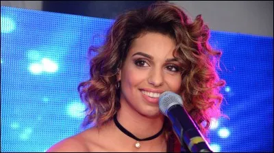 "Mondial" et "Madame Officielle" sont des chansons interprétées par cette chanteuse. Un indice plus facile : elle a aussi chanté «Je prends le large» ou encore «Le passé».