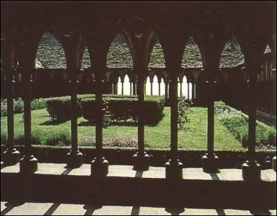 Quelles femmes a-t-on appelées "Beautés sans chemises" ?