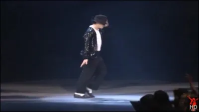 Quel pas de danse est devenu sa signature ?