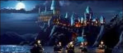 Comment s'appelle le collège où Harry a été invité à aller ?