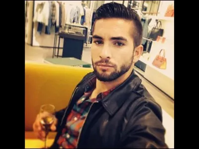 Ça se complique, le seul indice est cette photo, comment s'appelle ce chanteur ?