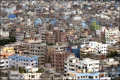 Le taux d'urbanisation, c'est le pourcentage :