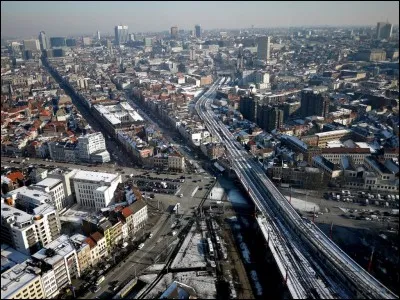 Le nombre d'urbains s'élève aujourd'hui à environ :