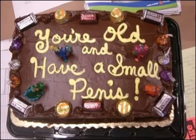 Voilà un gâteau d'anniversaire qui fait très plaisir, on s'en doute ! Peut-être qu'une autre occasion se fêtait aussi à ce moment là, laquelle ?