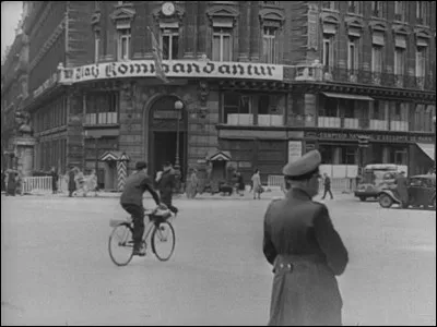 Quelle capitale était surnommée la "capitale de l'espionnage" ?