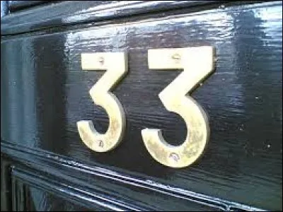 Comment s'écrit le nombre 33 en chiffres romains ?