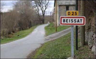 Aujourd'hui, notre point de départ se trouve à l'entrée de Beissat. Petit village de Nouvelle-Aquitaine, peuplé de 27 habitants, il se situe dans le département ...