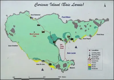C'est un parc national marin depuis 1979.
Savez vous à quel archipel appartient l'île Curieuse, appelée aussi l'Île Rouge ?