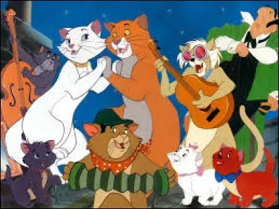 Quelle phrase est fausse concernant les instruments dont jouent les personnages du film ''Les Aristochats'' ?