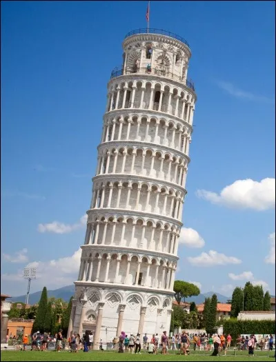 Quelle est la hauteur de la tour de Pise ?