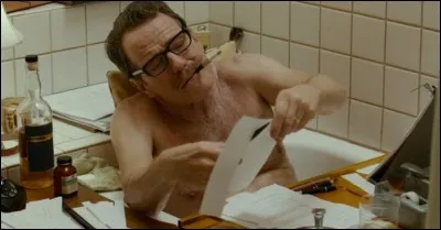 Dans le bain, c'est l'acteur Bryan Cranston (le héros de la série à grand succès Breaking bad), qui interprète ici l'un des plus grands scénaristes américains, persécuté durant la chasse aux sorcières menée par le Sénateur MacCarthy. Quel est ce superbe film sur une époque très noire ?