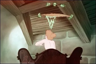 Dans le bain, ou plutôt dans la douche, c'est une héroïne Disney, bien aidée par les oiseaux... Quelle poésie ! Qui est-elle ?