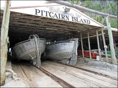 Quelle est la superficie totale des îles Pitcairn ?