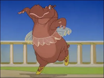 Avec qui Hyacinthe Hippo danse-t-elle dans "Fantasia" ?