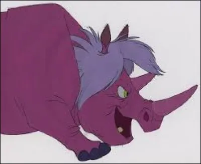 En quoi est métamorphosé Merlin l'enchanteur pour que Madame Mim se change en rhinocéros ?