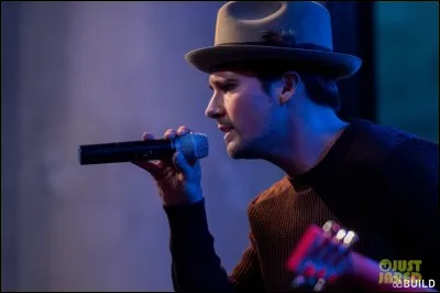 Parmi ces chansons, laquelle n'est pas à lui ?