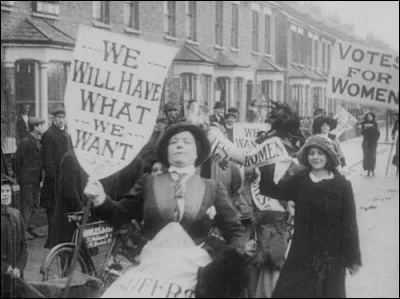 Quel nom portent ces femmes militantes de la Women's Social and Political Union, organisation créée en 1903 pour revendiquer le droit de vote pour les femmes au Royaume-Uni ?