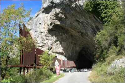 Dans quel département français trouve-t-on la grotte de Niaux ?