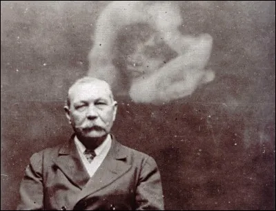 Son nom de famille est Conan Doyle, quel est son prénom ?