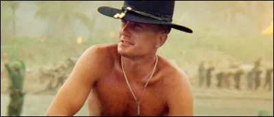 Qui joue le lieutenant colonel Bill Kilgore qui aime l'odeur du napalm au petit matin ?