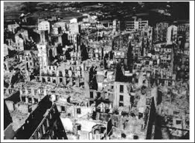 Je suis une ville espagnole qui a été bombardée le 26 avril 1937 par les armées de Mussolini et d'Hitler, qui suis-je ?