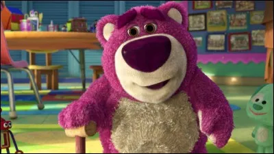 A quoi est parfumé le corps tout doux de la peluche Lotso, méchant de "Toy story 3" ?