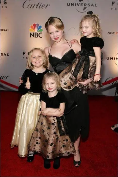 Les jumelles en jupe ... qui sont elles ?