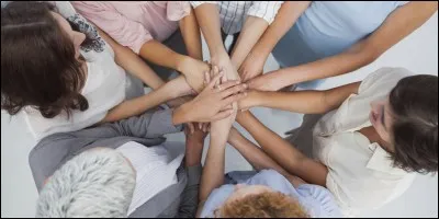 Pendant les Hunger Games, Katniss s'allie à...