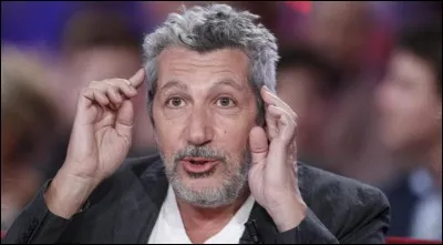 'Vous voulez un whisky ?
- Juste un doigt.
- Vous ne voulez pas un whisky d'abord ? '