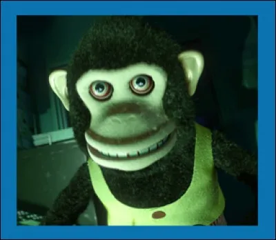 Devant quoi le singe à cymbale de "Toy Story" est-il constamment ?