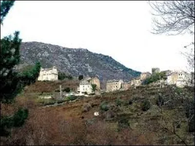 Petit tour en Corse, à Quercitello. Petit village de 45 habitants, dans l'arrondissement de Corte, il se situe dans le département ...