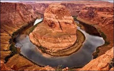 Quel fleuve, ayant creusé le Grand Canyon, naît dans les montagnes Rocheuses ?