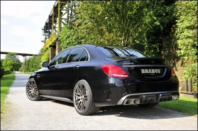 Quelle est cette voiture rebadgée Brabus ?