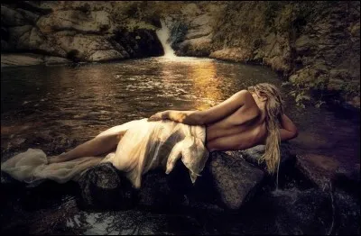 Nymphes présidant à la vie des sources, des rivières et des lacs. Qui sont-elles ?