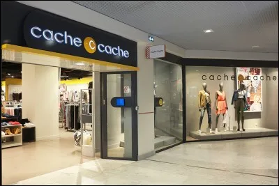 Il existe également un magasin "cache-cache". Que vend ce magasin ?