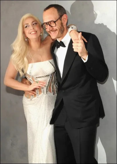 Quel photographe a publié un livre de photos de Lady Gaga ?