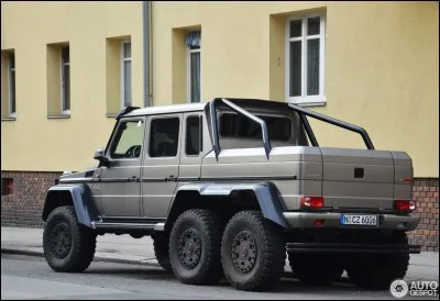 Quelle est la vitesse maximale que peut atteindre le Brabus 6X6 ?