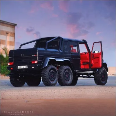 Combien de pouces font les roues de l'énorme Brabus 6X6 ?