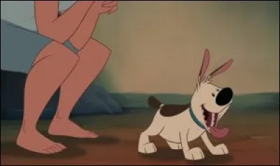 En quoi Petit Frère, le chien de Mulan, est-il d'une aide précieuse à la jeune héroïne ?