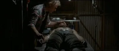 Dans ce long-métrage, comment un vampire peut-il redevenir humain ?