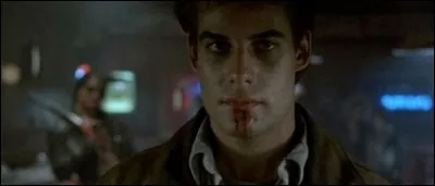 Caleb réussit-il enfin à tuer un humain pour se nourrir ?