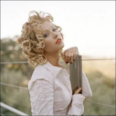 Chante-t-elle "Baby Whene the Light" ?