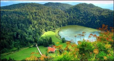 Cette montagne porte le nom d'un département de Franche-Comté, parce qu'elle s'y trouve, avec 1720 mètres d'altitude. De quelle montagne je parle ?