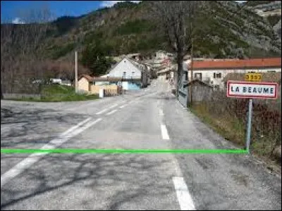 Nous sommes en région P.A.C.A. à l'entrée de La Beaume. Nous nous trouvons dans le département ...