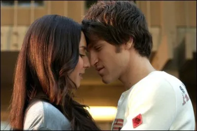 [Saison 1]

Dans quel épisode se sont-ils embrassés pour la première fois et où ?