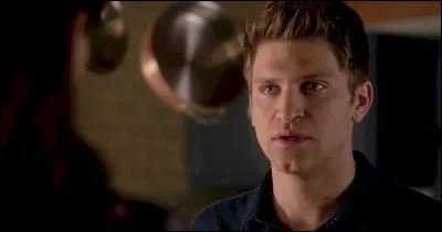 [Saison 2]

Que se passe-t-il pour le couple Spoby dans l'épisode 25 ?