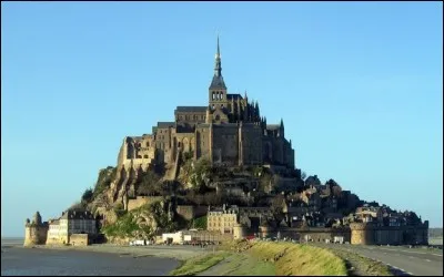 Quel château de Disney a été inspiré par le Mont-Saint-Michel ?