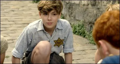 « Les Enfants de la chance » - Maurice Gutman a 12 ans et est Juif. Alors qu'il est hospitalisé, atteint de la tuberculose, toute sa famille est déportée dans le camp de Drancy. Où se trouve ce célèbre camp d'internement ?